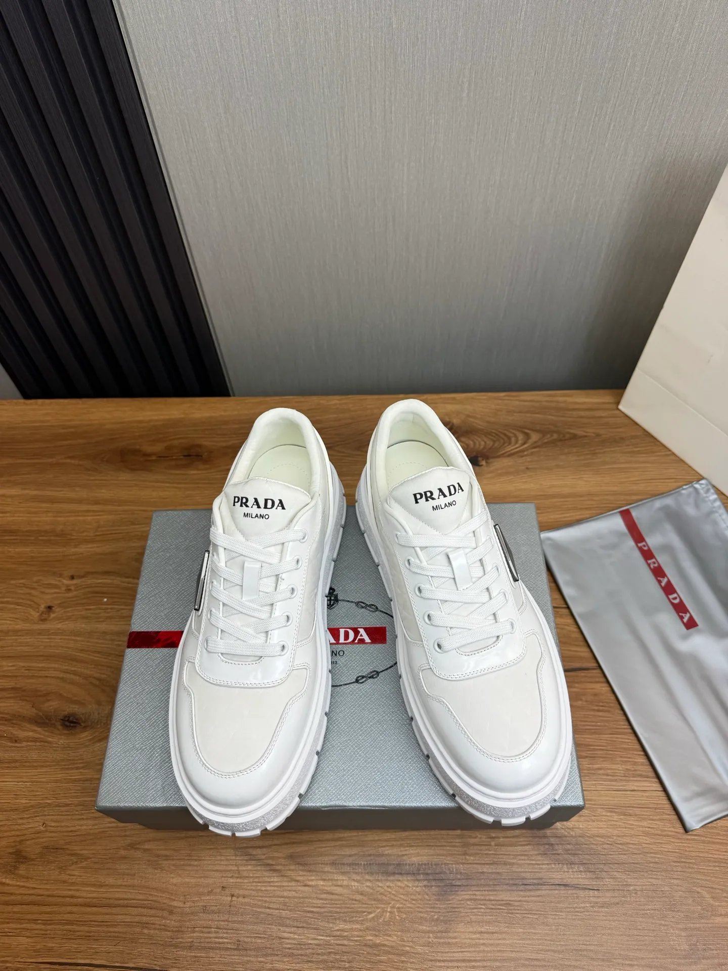 Men's shoes 💰580💰 [PRADA] Autumn and winter hot men's shoes shipped 👏Official website synchronized ⬆️Original fly-woven cowhide fabric + cowhide lining, 1⃣️:1⃣️reproduction, original sole, 38-45 (45. Customized, non-refundable)